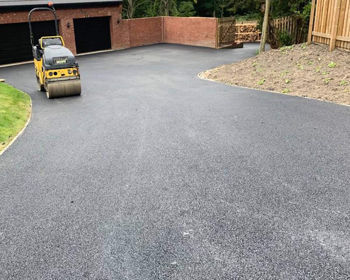 Tarmac surfacing